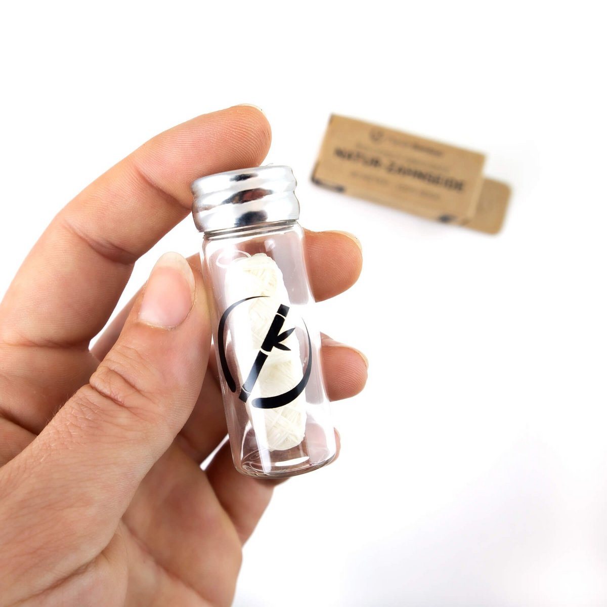 Natural dental floss in a glass bottle - 30 meters - with candelilla wax & mint oil