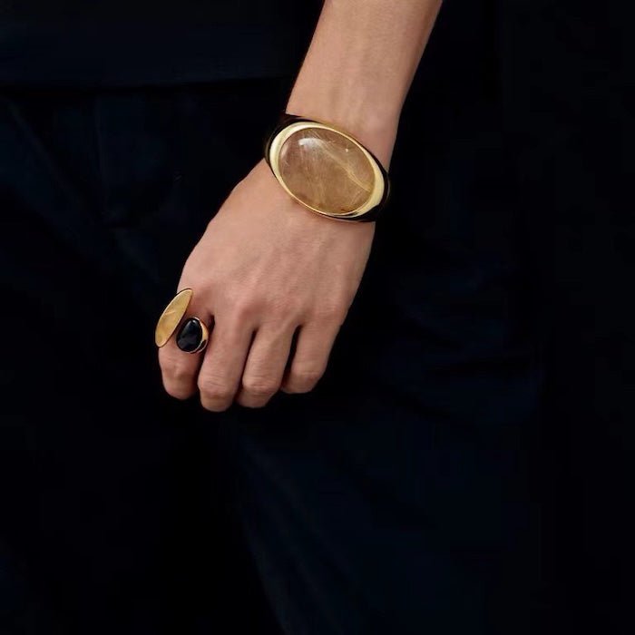 Fed minimalistisk guldrutileret kvarts bred bangle