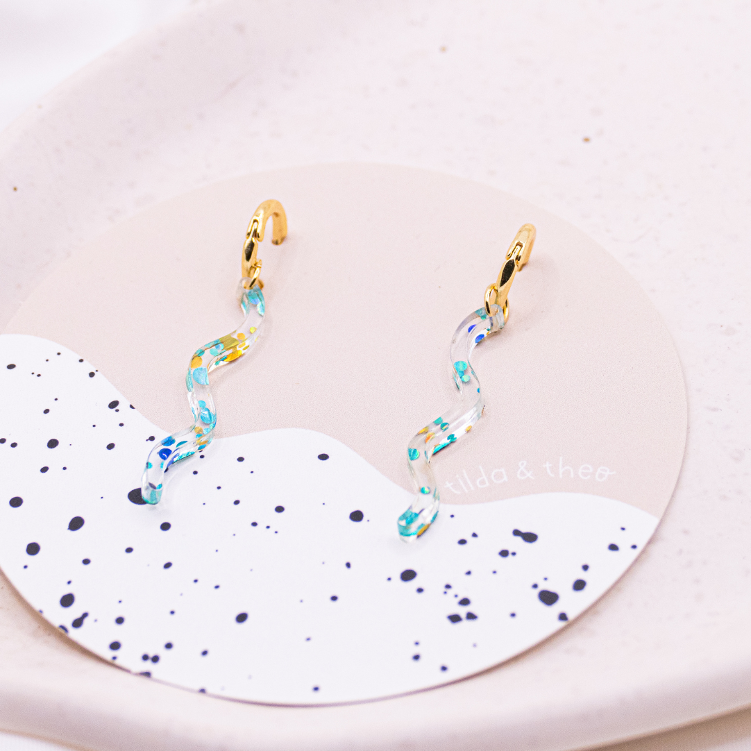 Oorbellen glitter oorringen acryl 18k vergulde glitter slang - lichtgewicht oorknopjes geometrische vorm