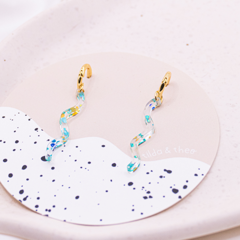 Oorbellen glitter oorringen acryl 18k vergulde glitter slang - lichtgewicht oorknopjes geometrische vorm