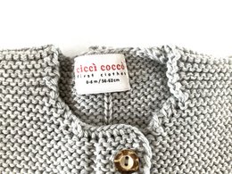 Cardigan til nyfødte og babyer lavet af 100% fineste merinould - dolomit - den perfekte gave til en fødsel