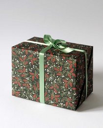 Carta da regalo con bacche bianche e rosse