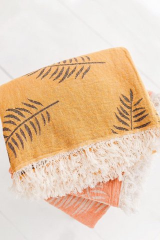 Frühling Bath And Beach Towel