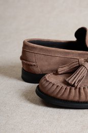 VINCI TAUPE – Mocassins en Daim à Franges et Pompons
