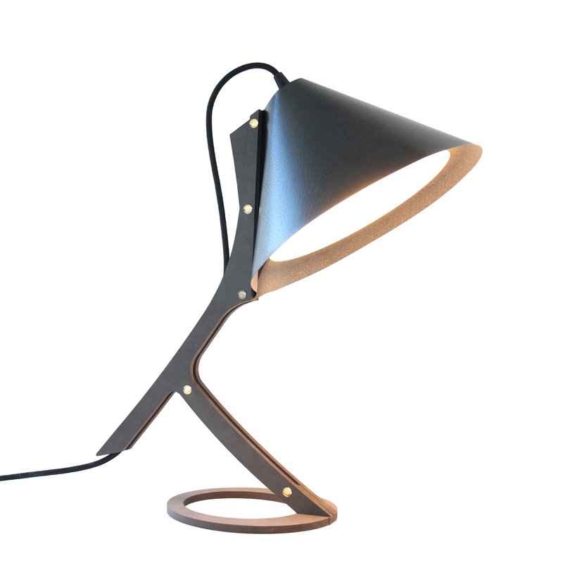 SILENCE Tischlampe aus Upcycling-Leder
