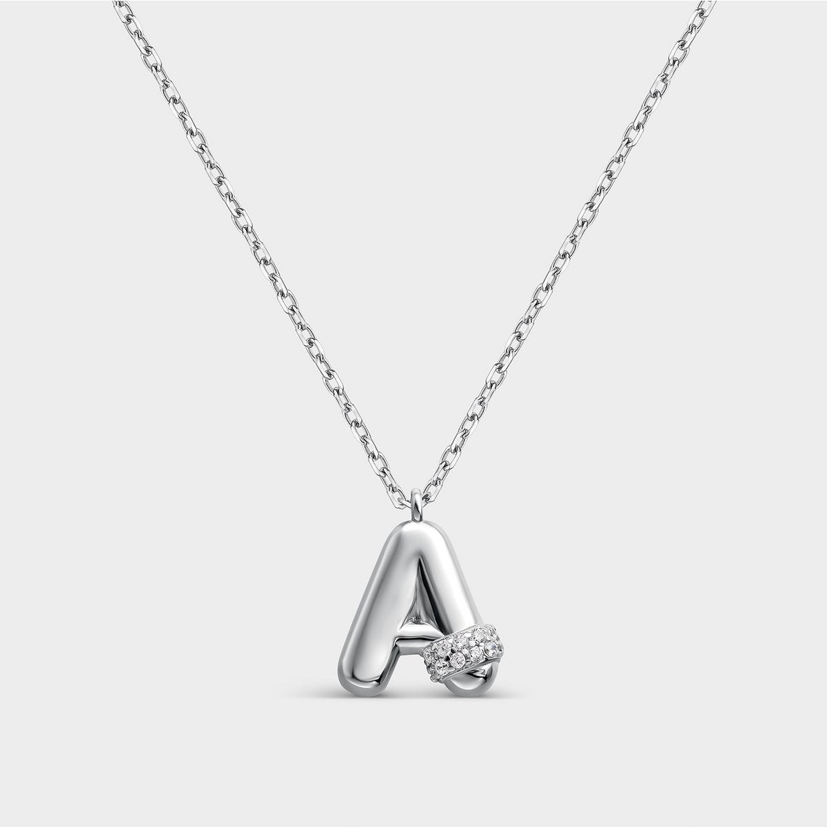 Collier avec initiale "A" avec volume, argent et ligne de zircons