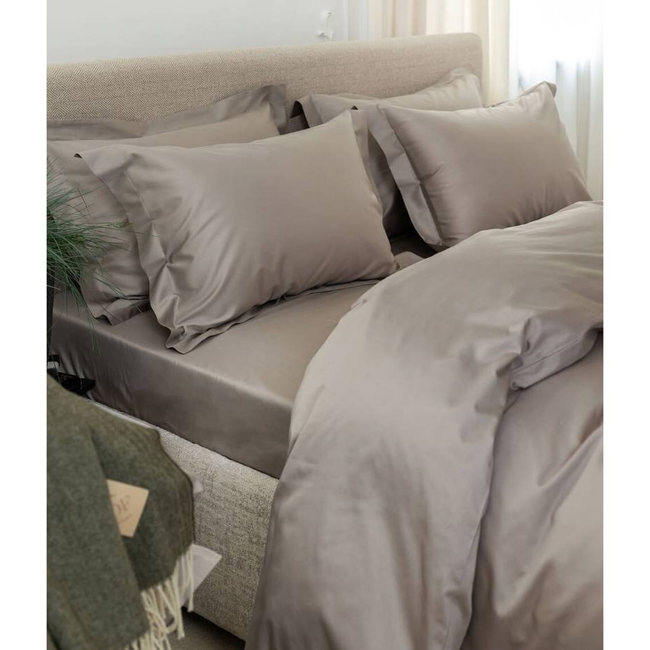 Satijnen bedset Amandel