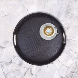 Plateau rond en cuir de crocodile simili cuir noir avec poignées en acier inoxydable plateau de service
