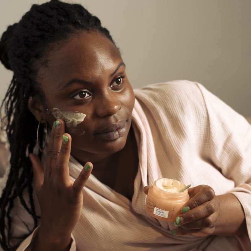 Natcreme med hyaluronsyre + niacinamid