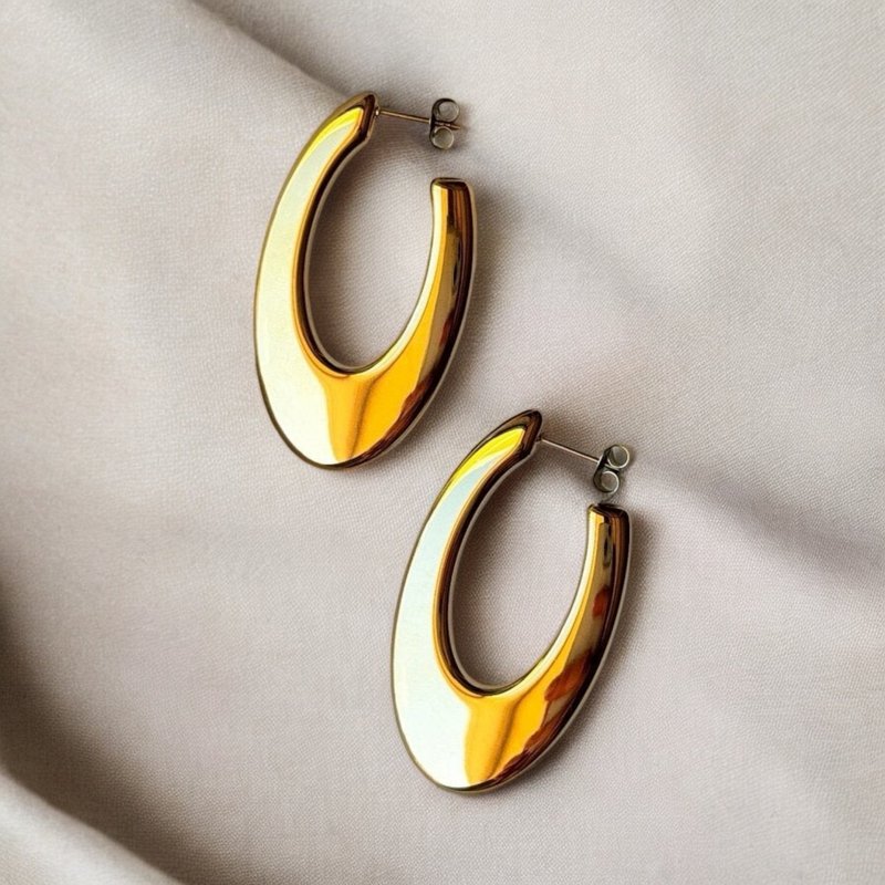 OVAL BLISS – Guld Oval Lobe Øreringe