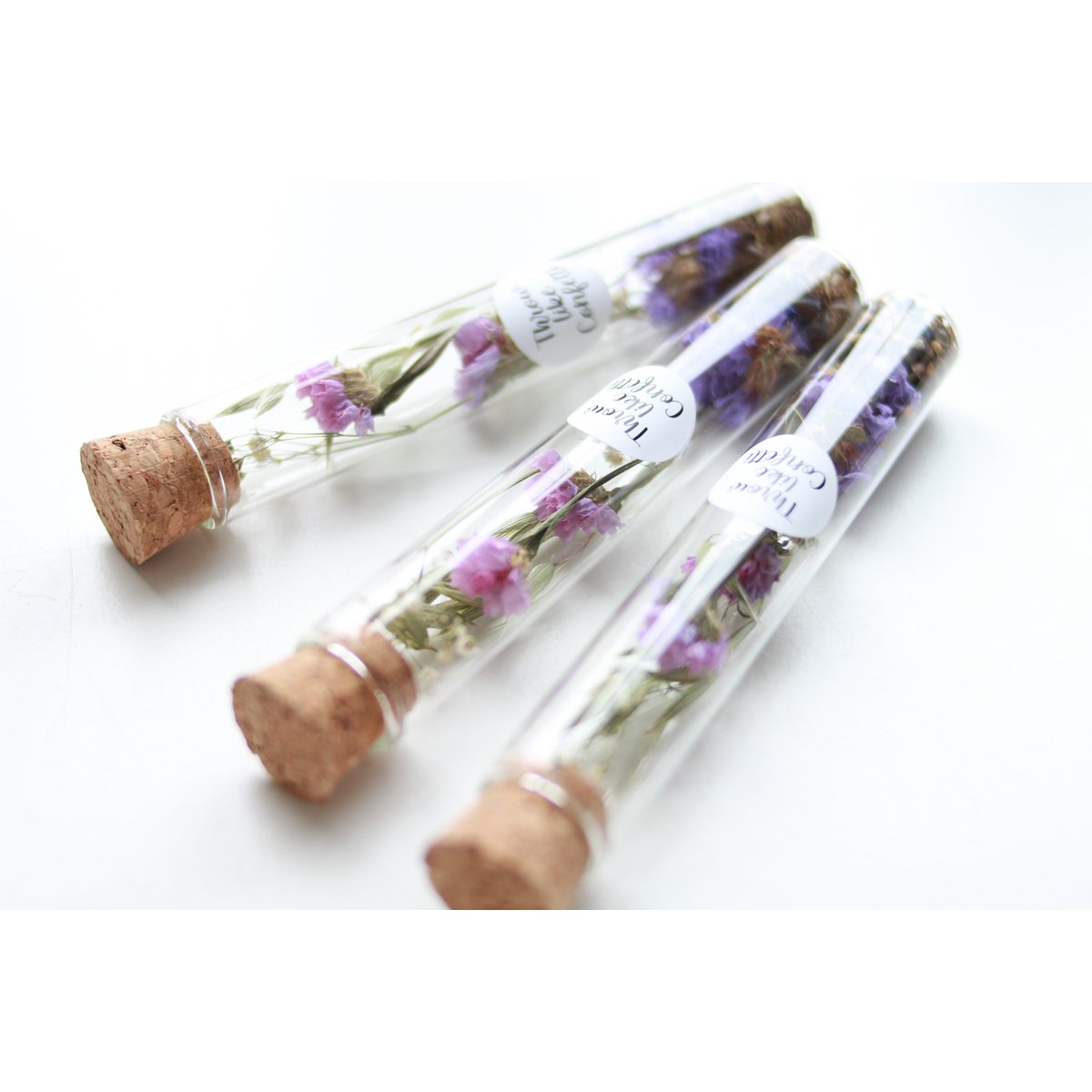 Droogbloemen Statice + bloemzaadjes in een fles met sticker