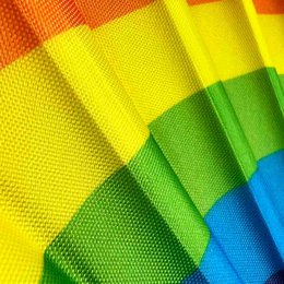 Ventaglio in tessuto Pride arcobaleno