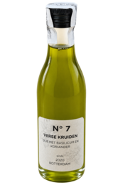N° 7, olie met verse kruiden Basilicum en Korianer