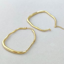 Minimalistische künstlerische Creolen im japanischen Stil