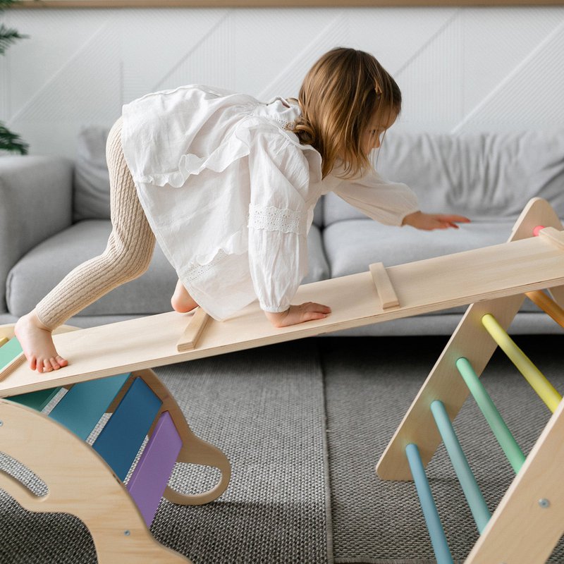 Großes Set - Pikler Dreieck + 2 Rutschen/Kletterleitern + Balancewippe