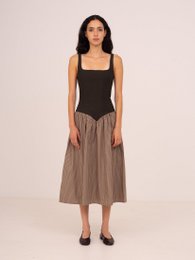 Robe mi-longue à carreaux marron avec corsage contrasté Rove
