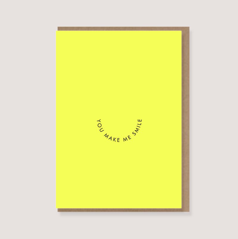 Tarjeta plegable con sobre - "Me haces sonreír"