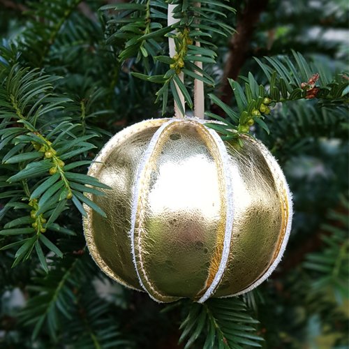 adorno navideño dorado