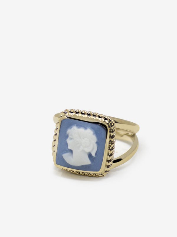De geliefde hemelblauwe cameo -ring