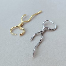 Boucles d'oreilles fines à nœud torsadé au design unique, une paire
