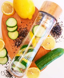 Tea bottle made of double-walled borosilicate glass, with removable tea strainer, 500ml