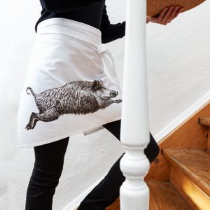 Apron white with wild boar