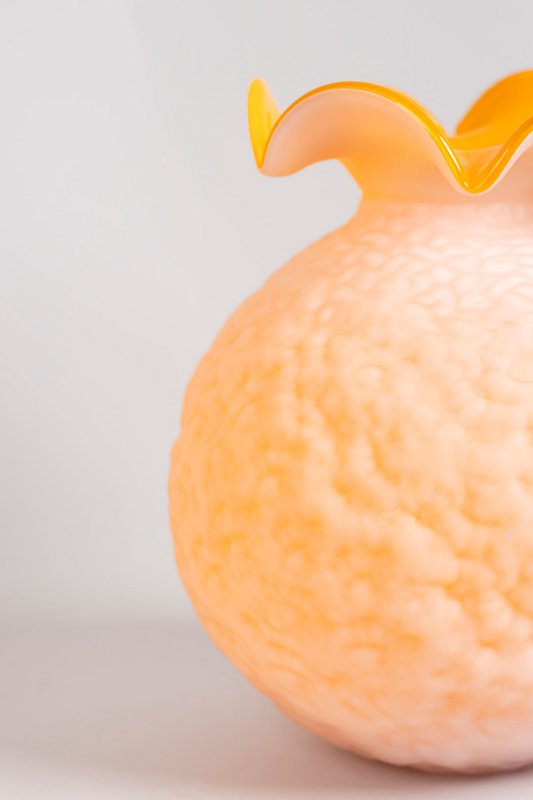 Koralvase (håndlavet uigennemsigtigt farvet glas)