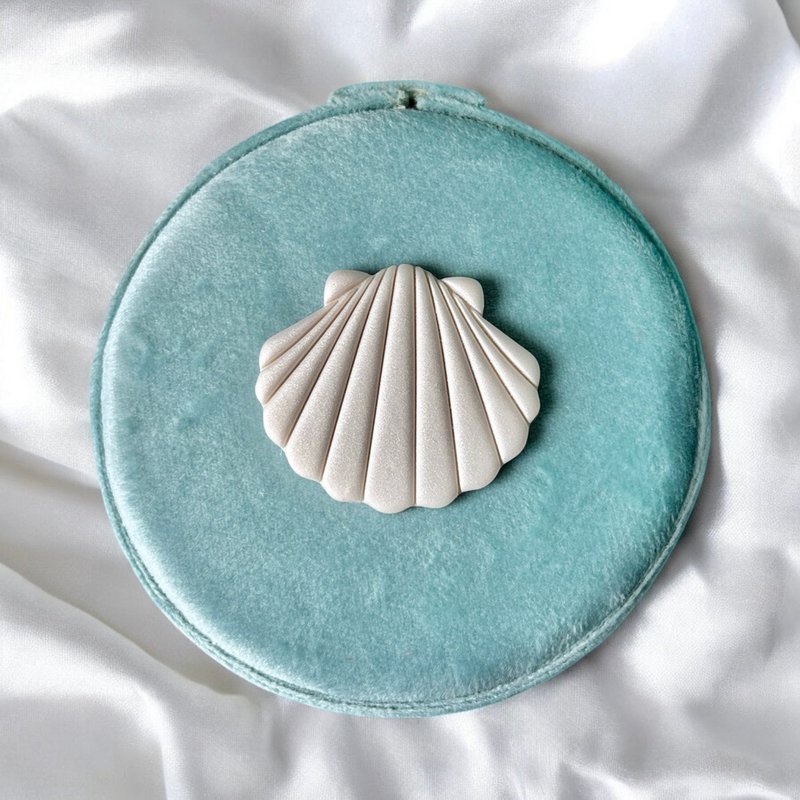 Light Blue Travel Jewelery Box with Shell