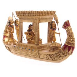 Gylden egyptisk baldakinbåd
