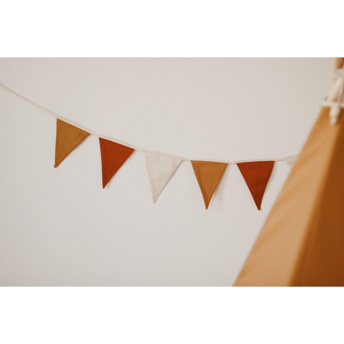 “Ochre” Garland