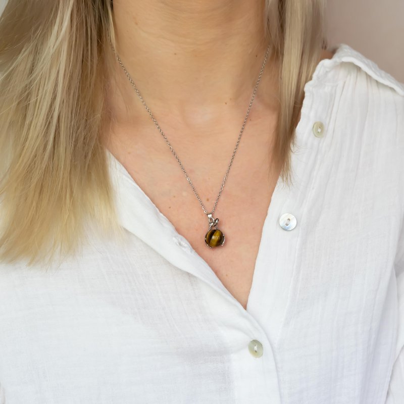 Tiger's Eye Embrace Necklace Silver
