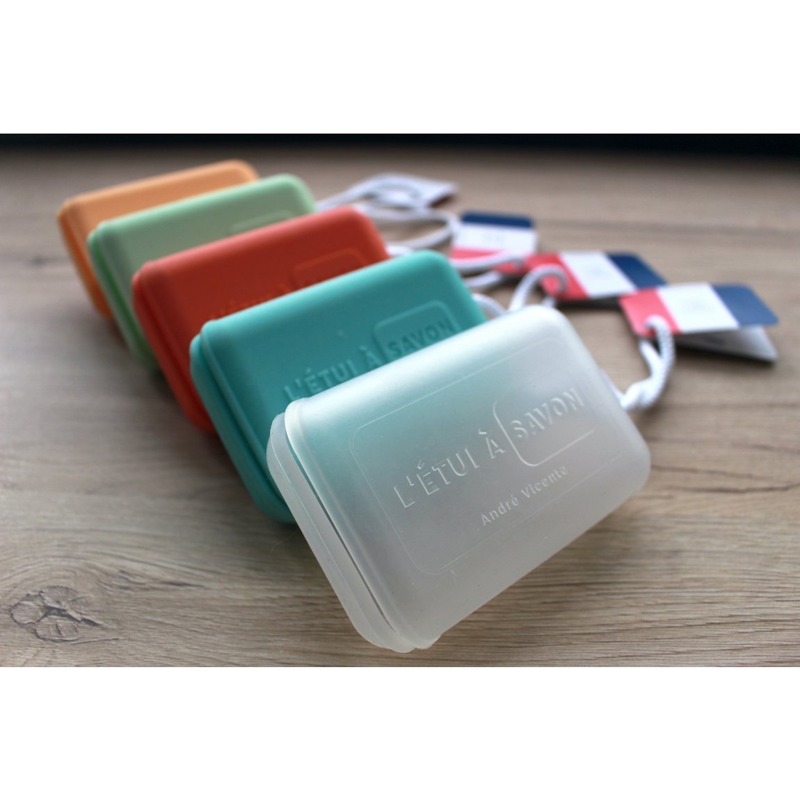 Lote de 20 Estuches colores surtidos (1 Kg - 34 x 22 x 8 cm)