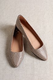 MINDI BRUIN – Ballerina's van geweven raffia
