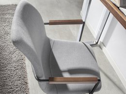 Chaise pivotante en tissu et pieds en acier noir 4105
