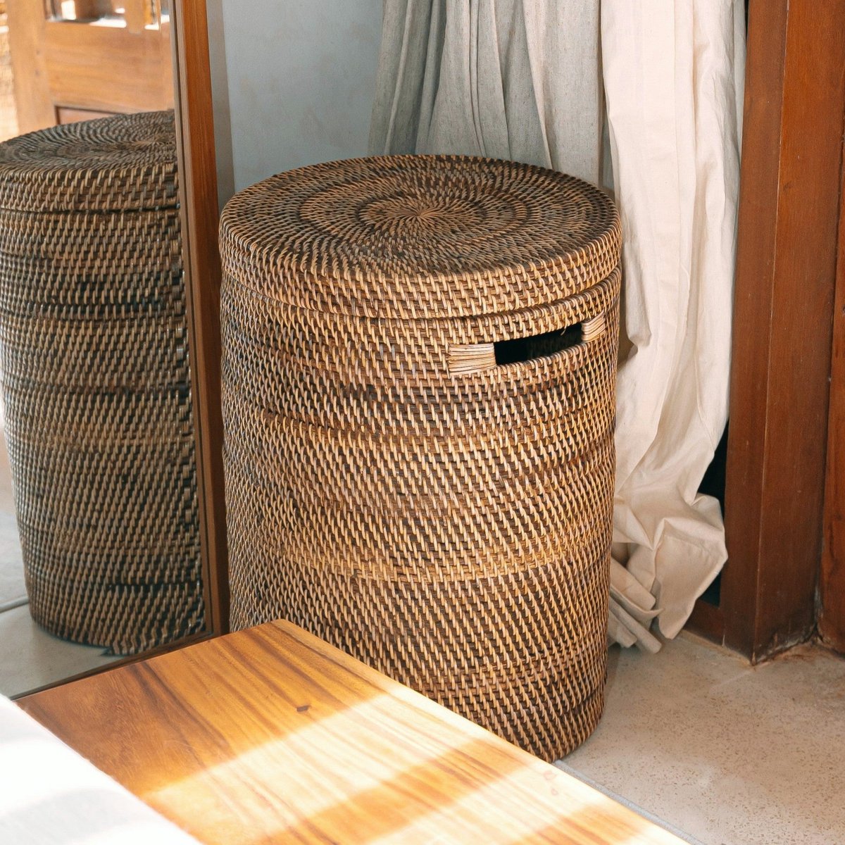 Duży kosz na pralnię z pokrywką - tkanin okrągły koszyk - Brown Boho Storage - Dekoracyjny koszyk rattanu (2 rozmiary Ø 36/40 cm) sari (brązowe)