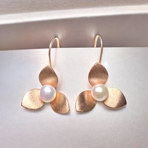 Orchid earrings made of 925 sterling silver - matt, with pearl and 18K rose gold plating OHR925-139