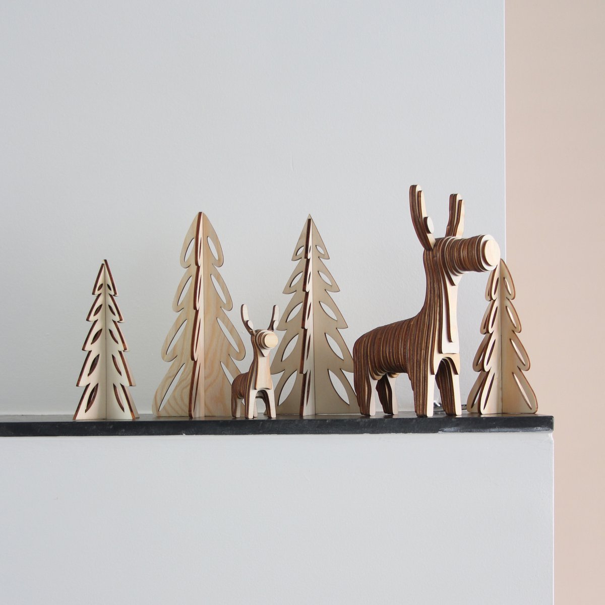 Weihnachtsbäume aus Holz - Drei