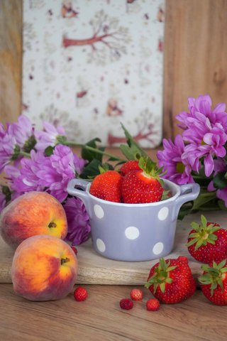 Lilac ramekin with handles & dots Isabelle Rose