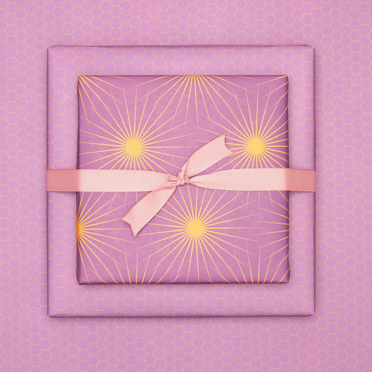Lila Geschenkpapier mit Sonnensternen, retro Geschenkpapier orange und lila, ideal als Geburtstags- Geschenkpapier Frühling oder Weihnachtsgeschenkpapier