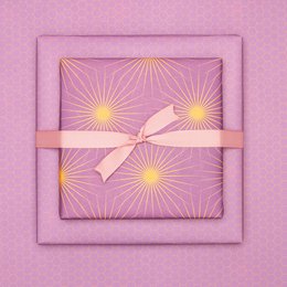 Lila Geschenkpapier mit Sonnensternen, retro Geschenkpapier orange und lila, ideal als Geburtstags- Geschenkpapier Frühling oder Weihnachtsgeschenkpapier