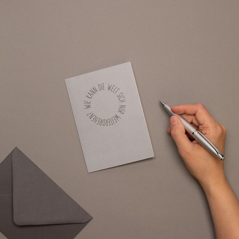 Schlichte Trauerkarte "Wie kann die Welt sich nur weiterdrehen", Kondolenzkarte aus 100% Recyclingpapier