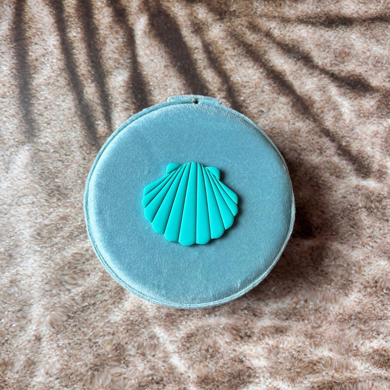 Blue travel jewels with turquoise shell
