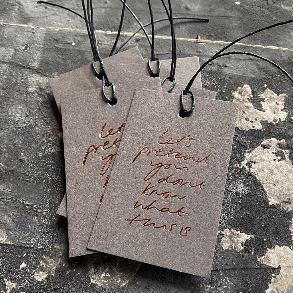Lassen Sie uns so tun, als wüssten Sie nicht, was das ist – handfolierte Geschenkanhänger