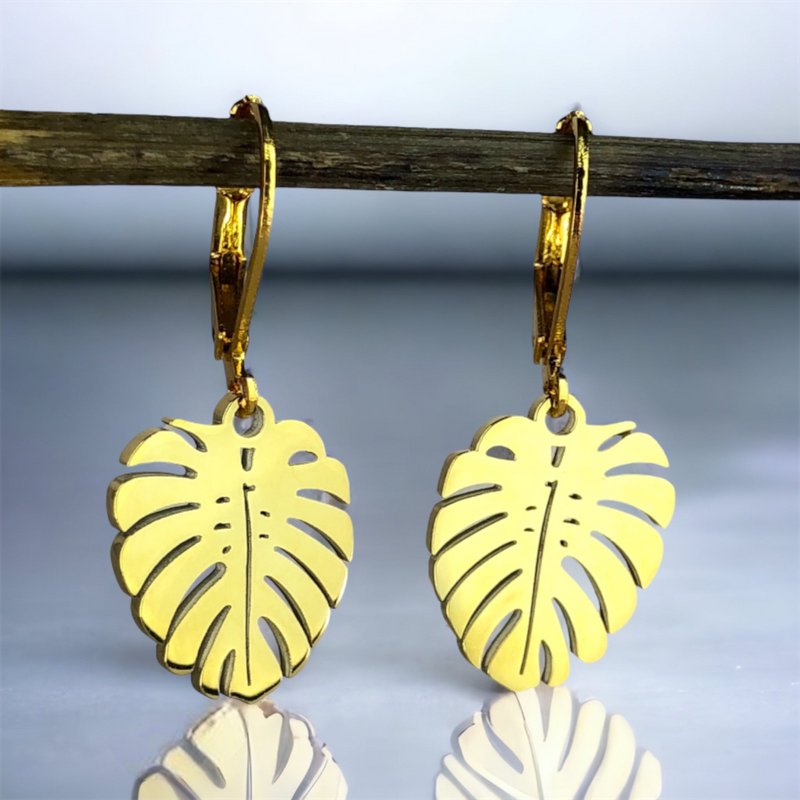 Boucles d'oreilles exquises serties d'un pendentif monstera plaqué or | Fait à la main | Cadeau idéal - VINOHR-26