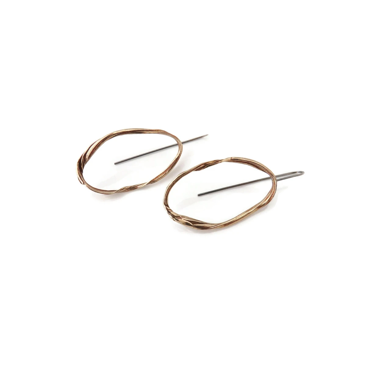 Boucles d’oreilles pendantes en bronze oxydé – Sculptural Organic
