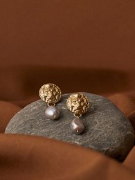 The Lion Earrings With Pearls