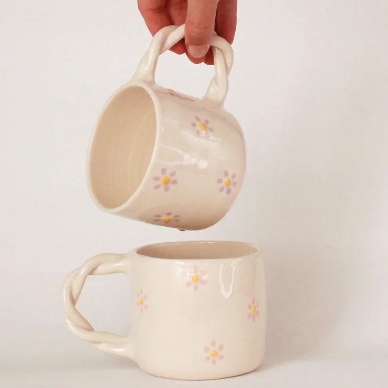 Tazza Noosa – Tazza in ceramica fatta a mano con manico intrecciato 300 ml