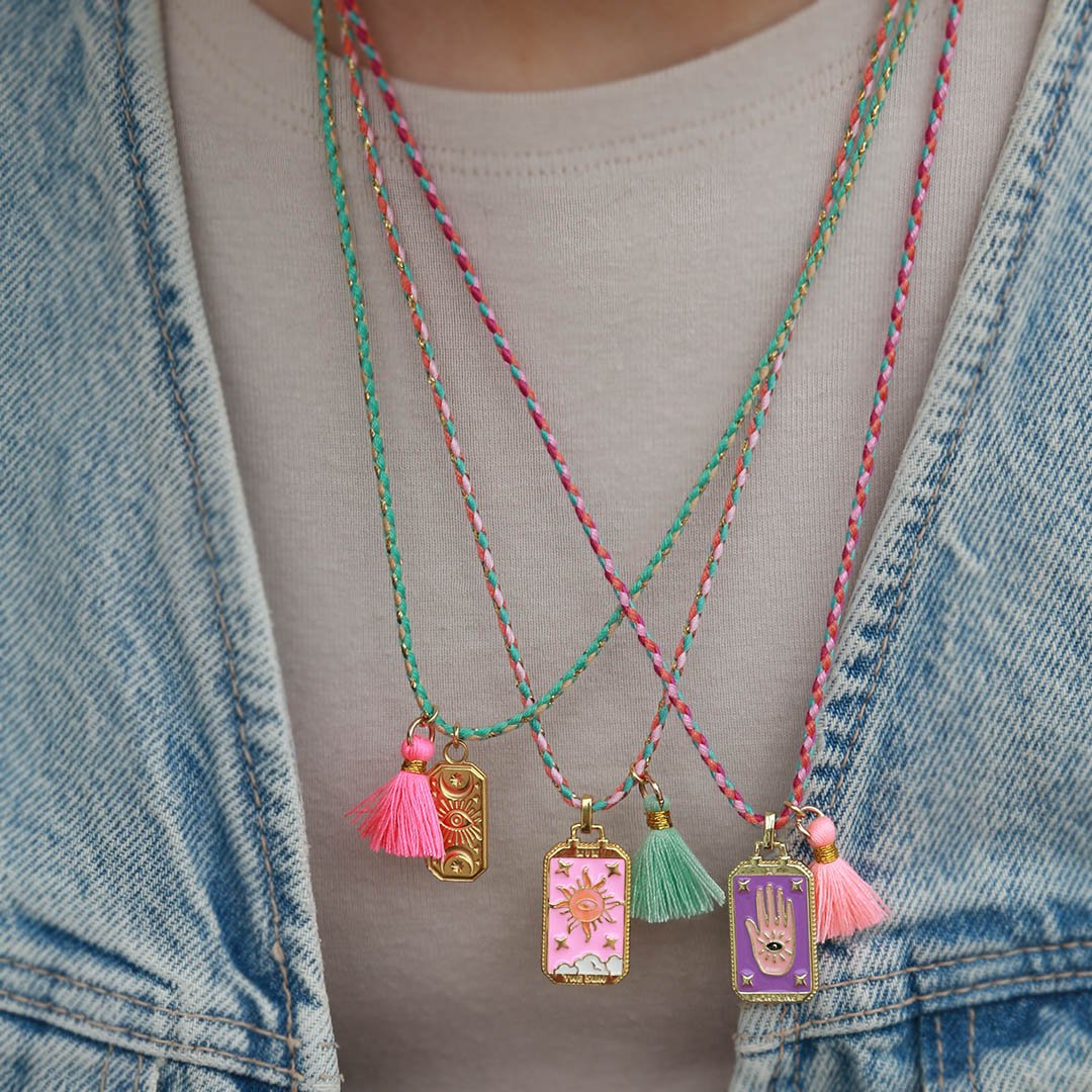 Ketting gypsy amulet in the ground