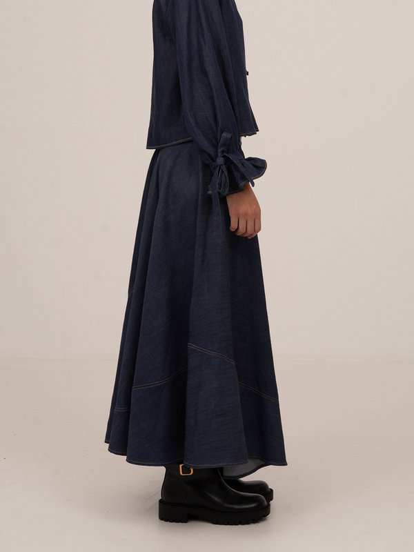 Gonna longuette blu con sovrapposizione di jeans