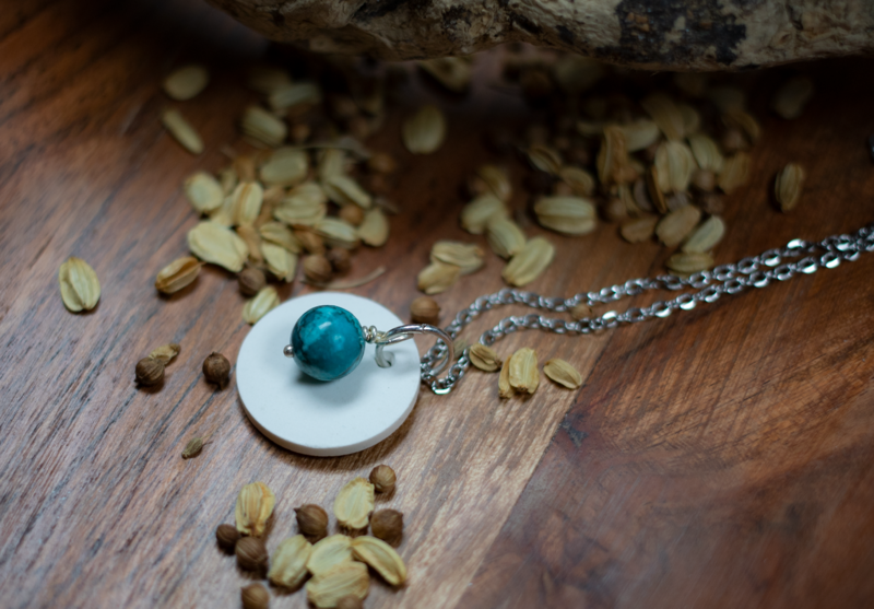 Collana per aromaterapia e litoterapia